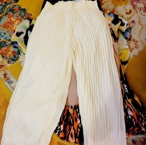 Flowy palazzo type pants.